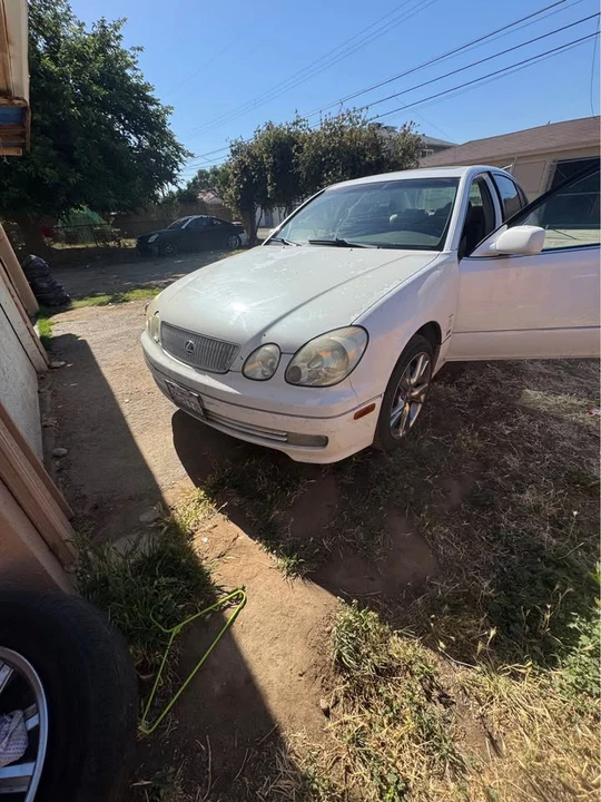 2000 Lexus GS 2nd Gen - Image 2 of 11