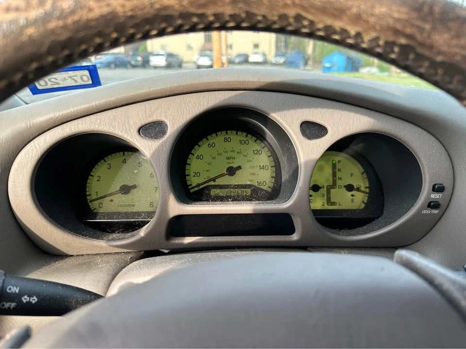 2000 Lexus GS 2nd Gen - Image 12 of 18