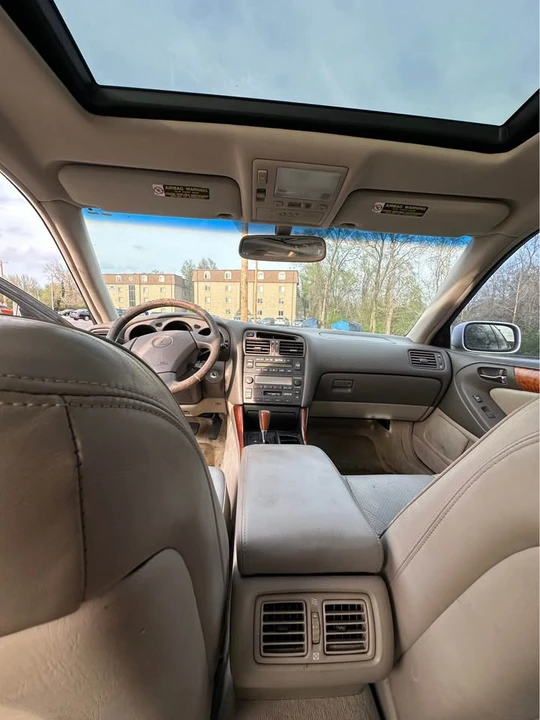 2000 Lexus GS 2nd Gen - Image 11 of 18