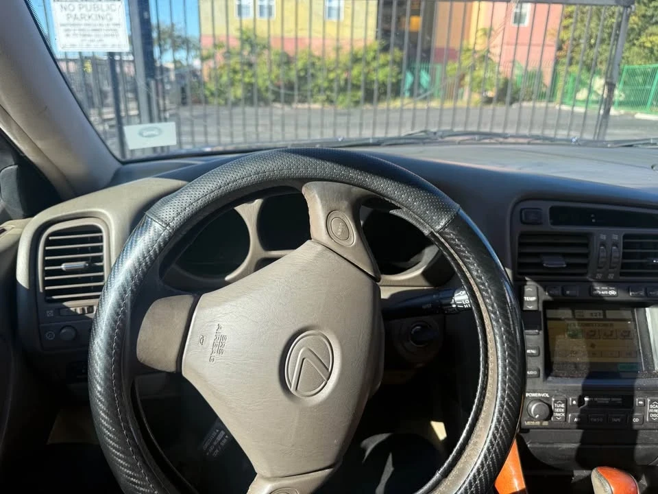 2000 Lexus GS 2nd Gen - Image 11 of 13