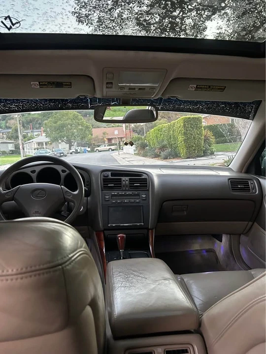 2000 Lexus GS 2nd Gen - Image 10 of 12