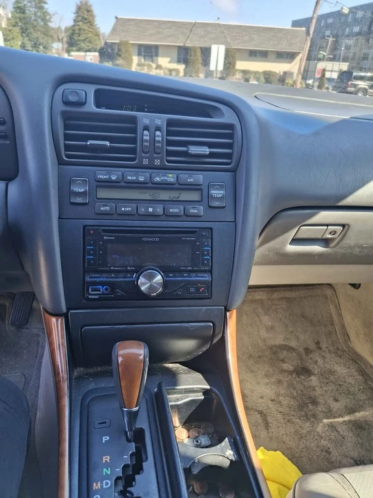 2000 Lexus GS 2nd Gen - Image 11 of 15
