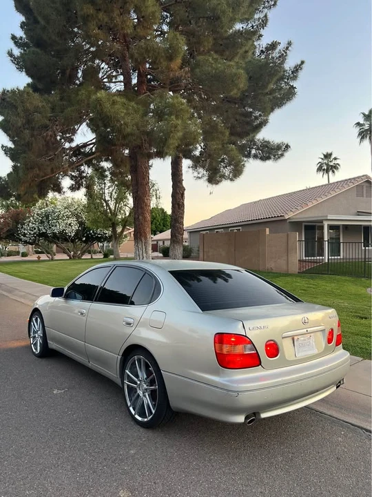 2000 Lexus GS 2nd Gen - Image 2 of 12