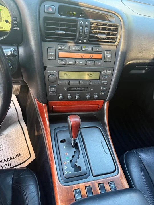 2000 Lexus GS 2nd Gen - Image 10 of 16
