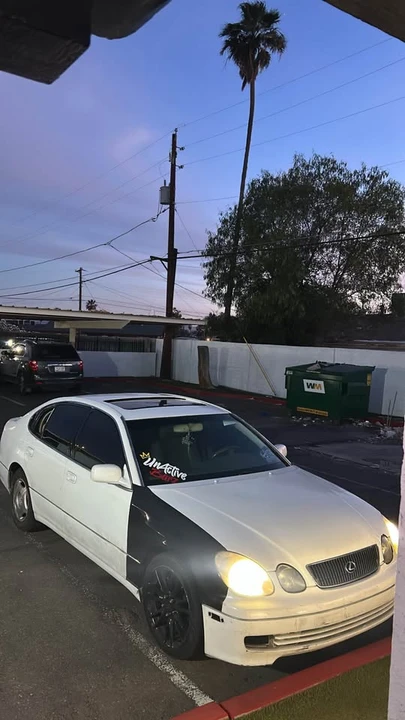 2000 Lexus GS 2nd Gen - Image 3 of 14