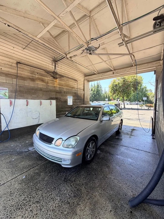 2000 Lexus GS 2nd Gen - Image 3 of 15