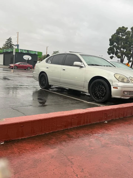 2000 Lexus GS 2nd Gen - Image 2 of 4
