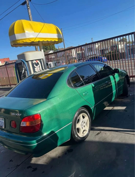 2000 Lexus GS 2nd Gen - Image 8 of 9