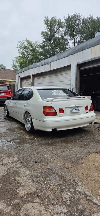 2000 Lexus GS 2nd Gen - Image 2 of 11