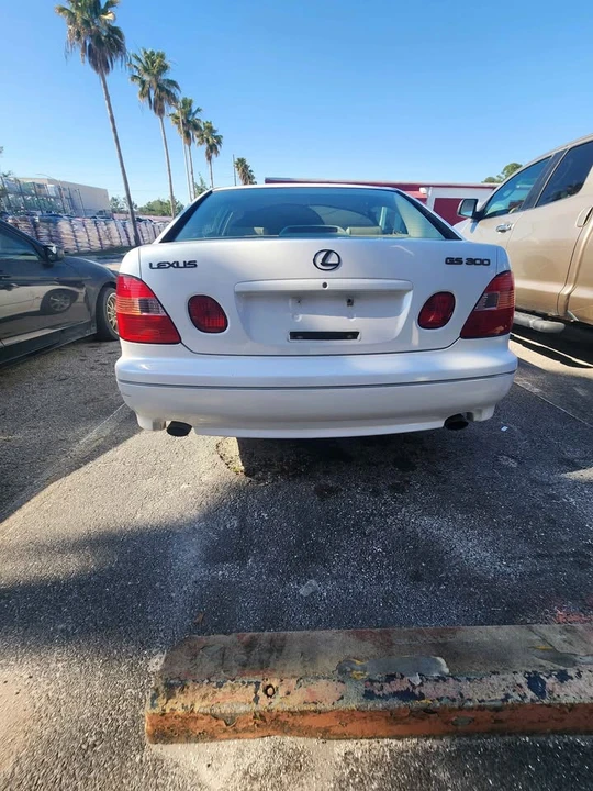 2000 Lexus GS 2nd Gen - Image 3 of 15