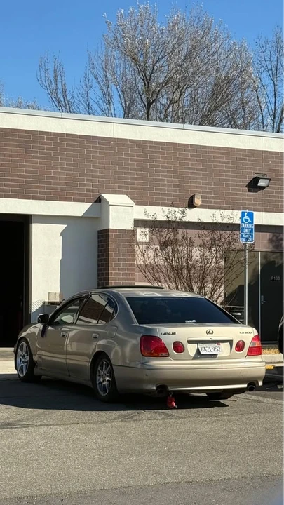 2000 Lexus GS 2nd Gen - Image 9 of 9