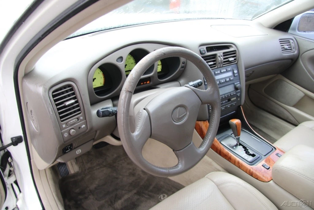 2000 Lexus GS 2nd Gen - Image 14 of 21