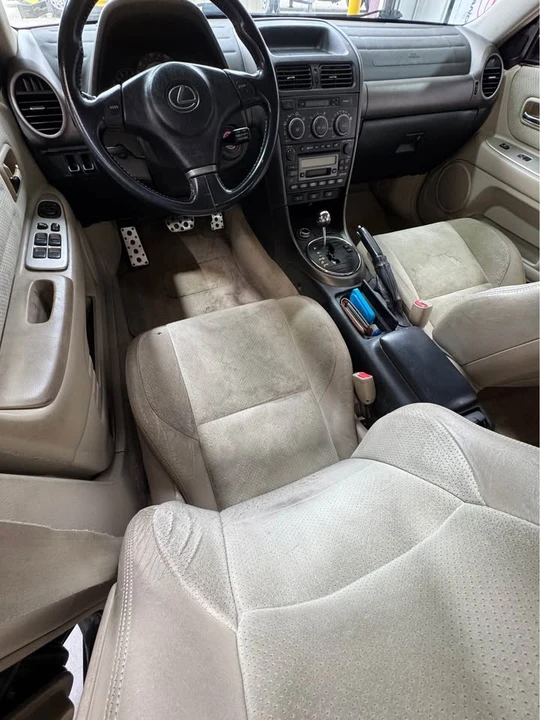 2000 Lexus IS 1st Gen - Image 9 of 10