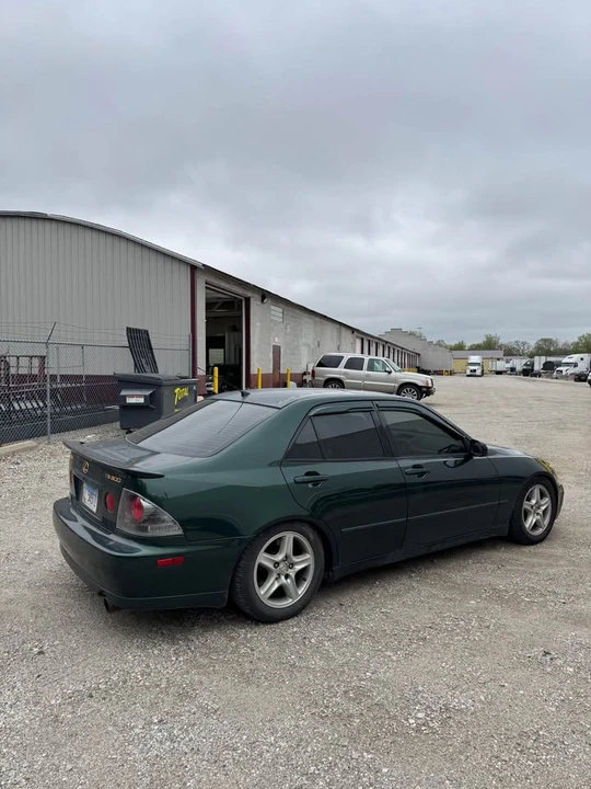 2000 Lexus IS 1st Gen - Image 3 of 10