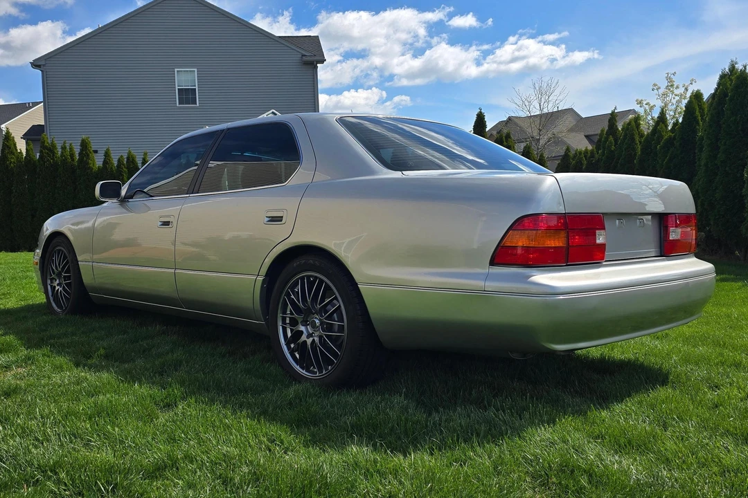 2000 Lexus LS 2nd Gen - Image 4 of 31
