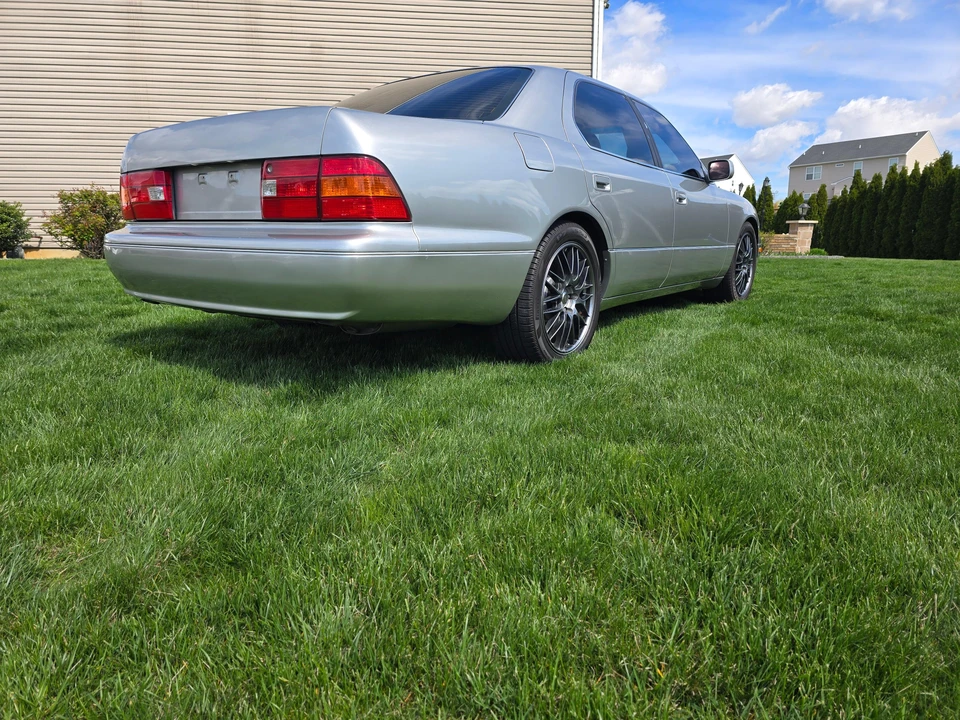 2000 Lexus LS 2nd Gen - Image 7 of 31