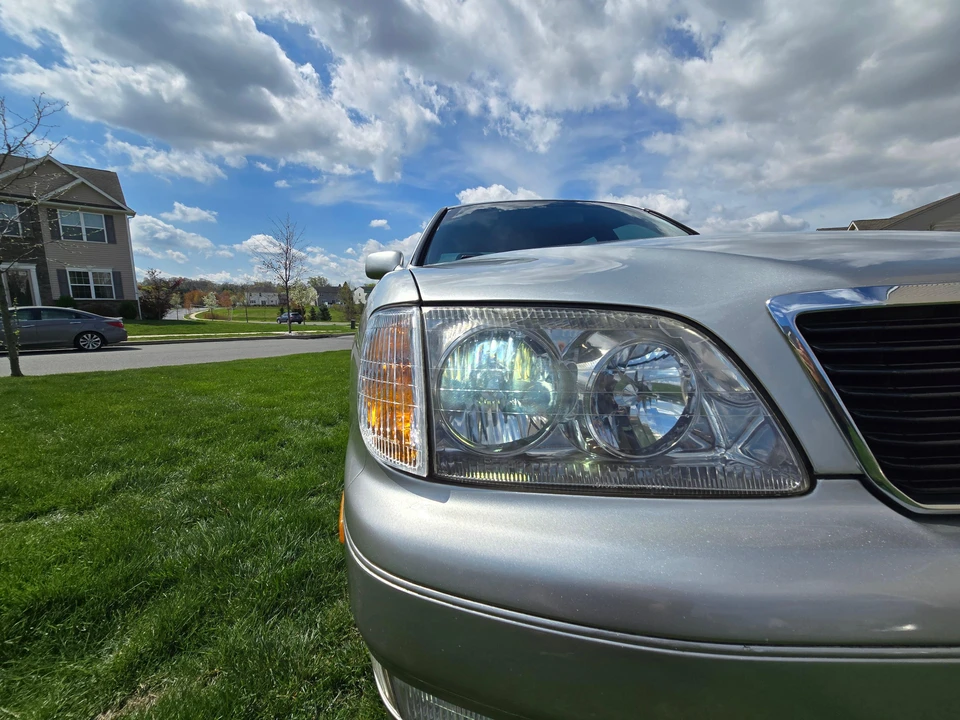 2000 Lexus LS 2nd Gen - Image 9 of 31