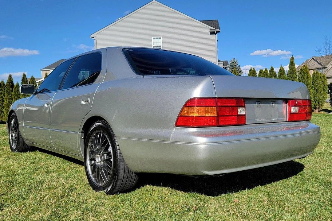 2000 Lexus LS 2nd Gen - Image 4 of 31