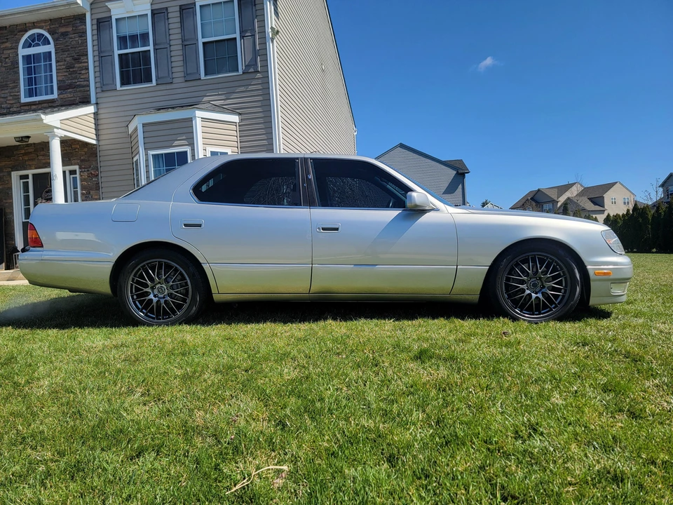 2000 Lexus LS 2nd Gen - Image 14 of 31