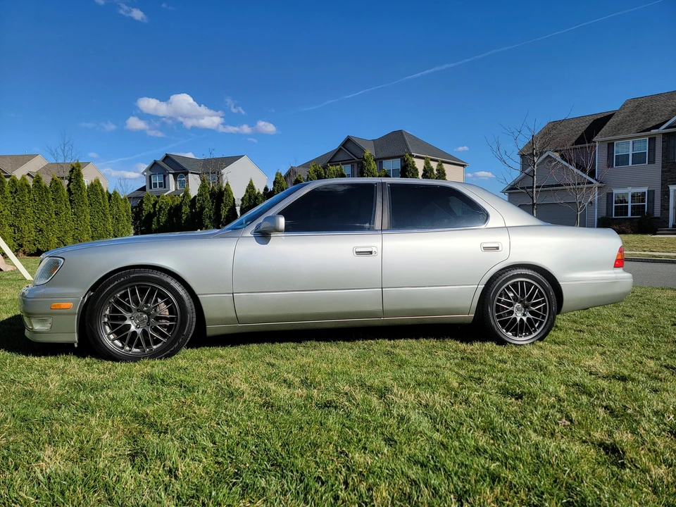 2000 Lexus LS 2nd Gen - Image 11 of 31