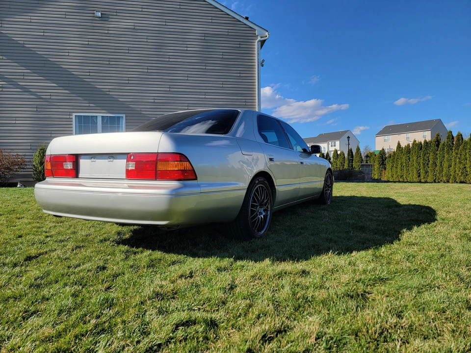 2000 Lexus LS 2nd Gen - Image 12 of 31