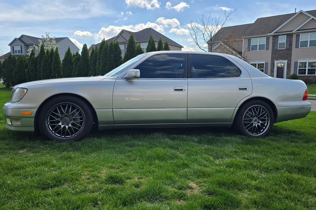 2000 Lexus LS 2nd Gen - Image 3 of 31