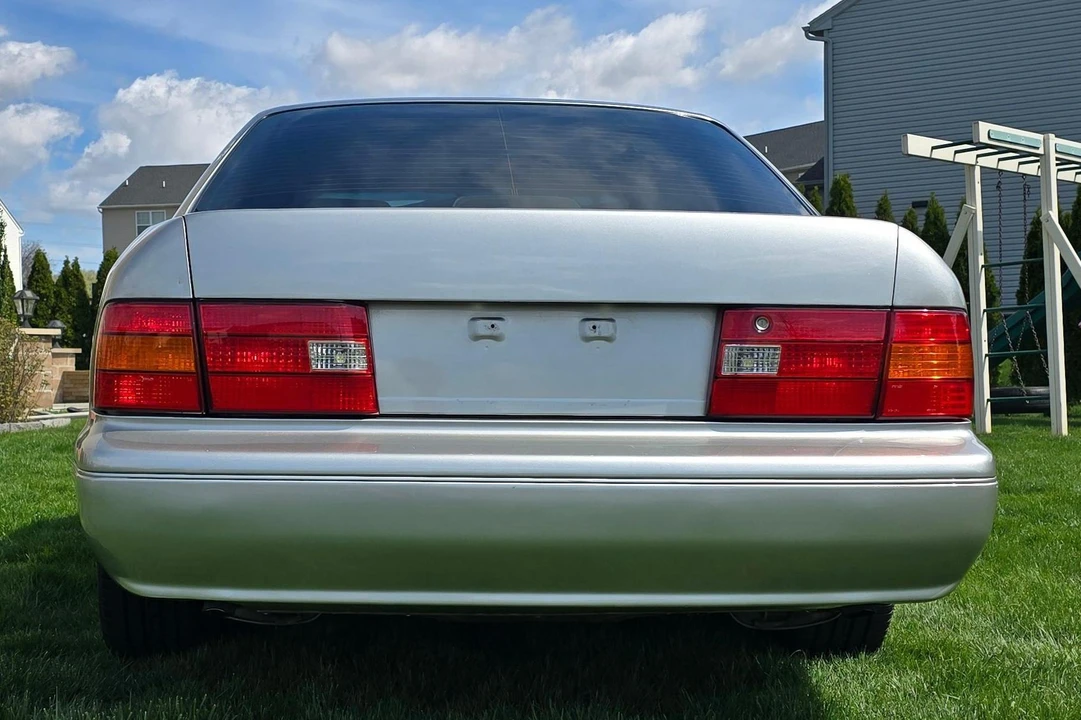2000 Lexus LS 2nd Gen - Image 5 of 31