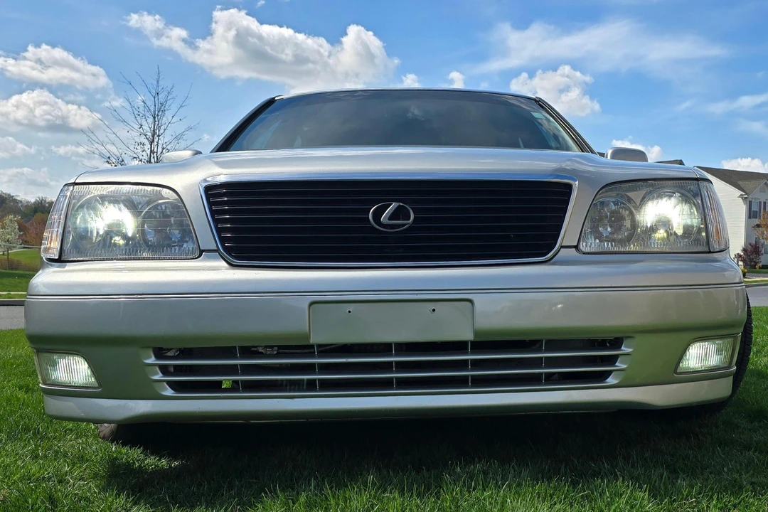 2000 Lexus LS 2nd Gen - Image 2 of 31