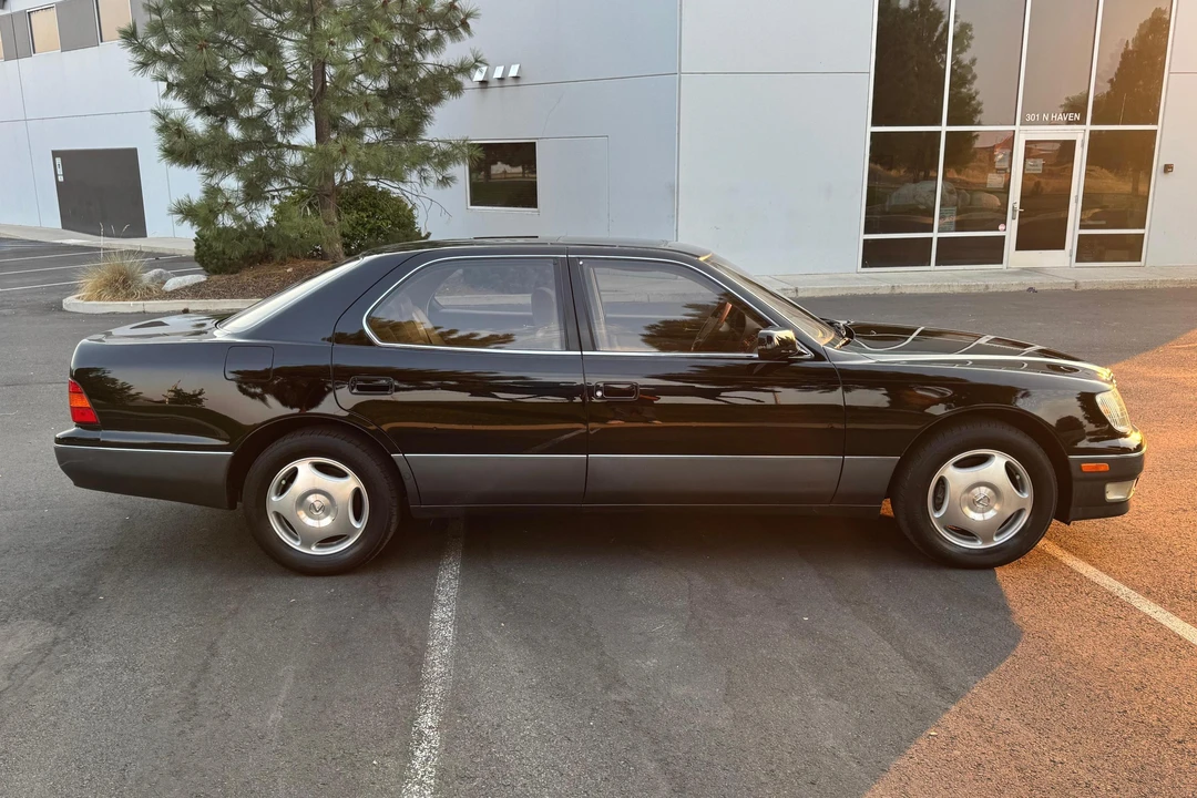 2000 Lexus LS 2nd Gen - Image 3 of 31