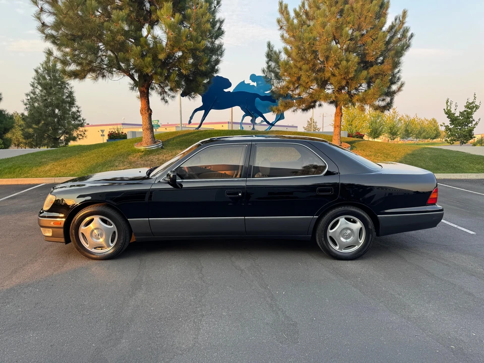 2000 Lexus LS 2nd Gen - Image 7 of 31
