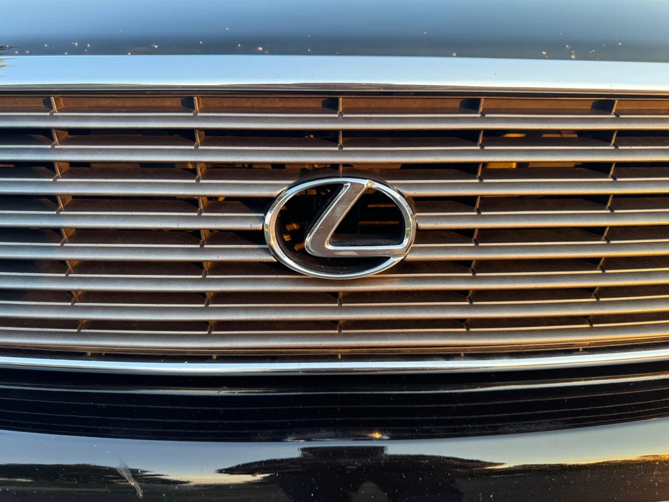 2000 Lexus LS 2nd Gen - Image 17 of 31