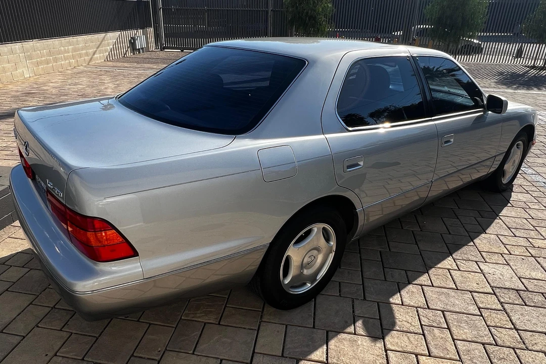 2000 Lexus LS 2nd Gen - Image 4 of 31