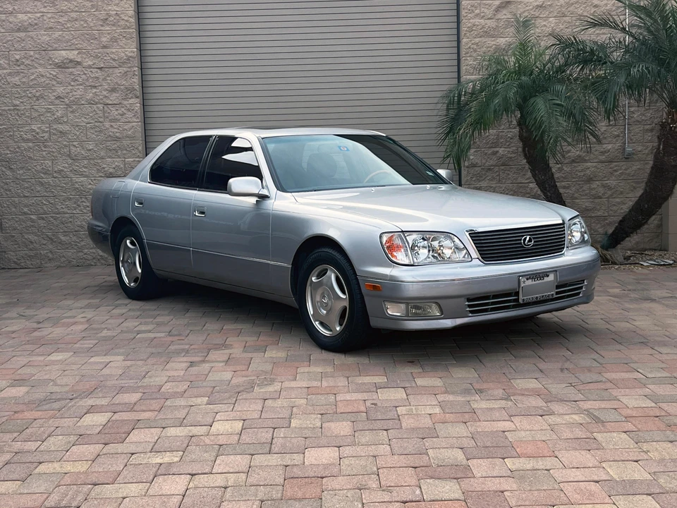 2000 Lexus LS 2nd Gen - Image 11 of 31
