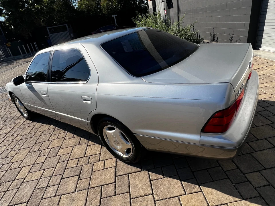 2000 Lexus LS 2nd Gen - Image 10 of 31