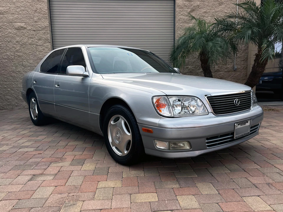 2000 Lexus LS 2nd Gen - Image 12 of 31