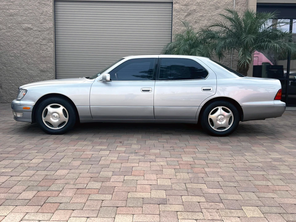 2000 Lexus LS 2nd Gen - Image 9 of 31