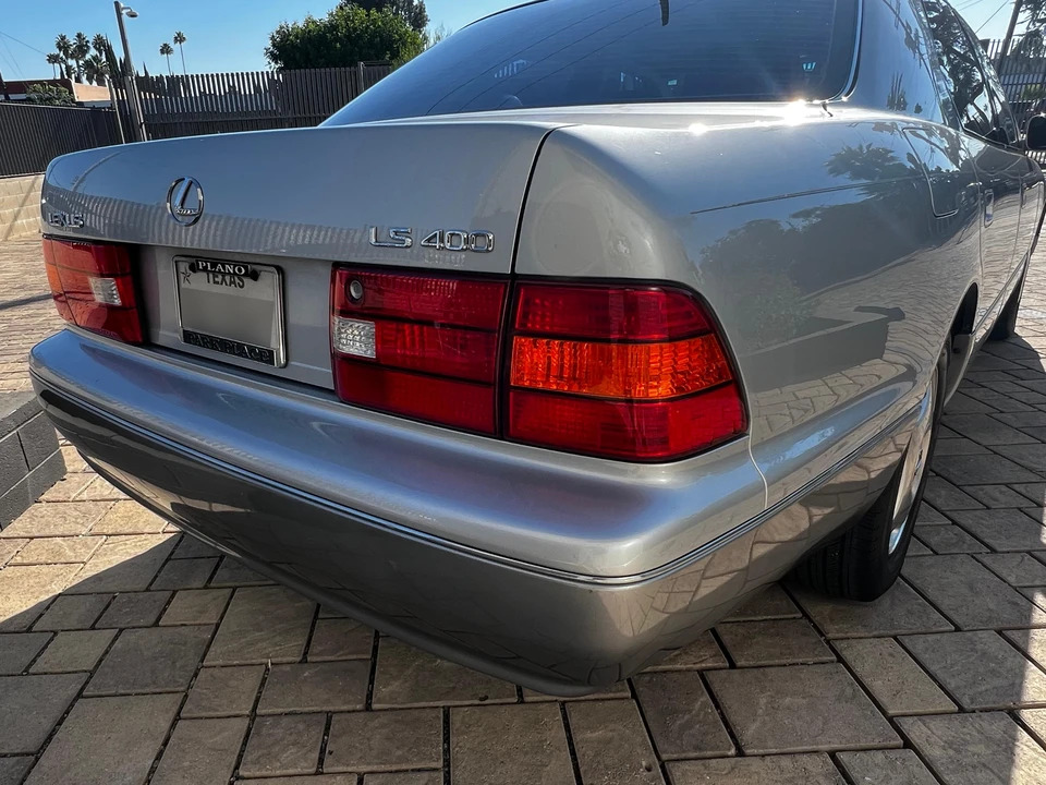 2000 Lexus LS 2nd Gen - Image 25 of 31