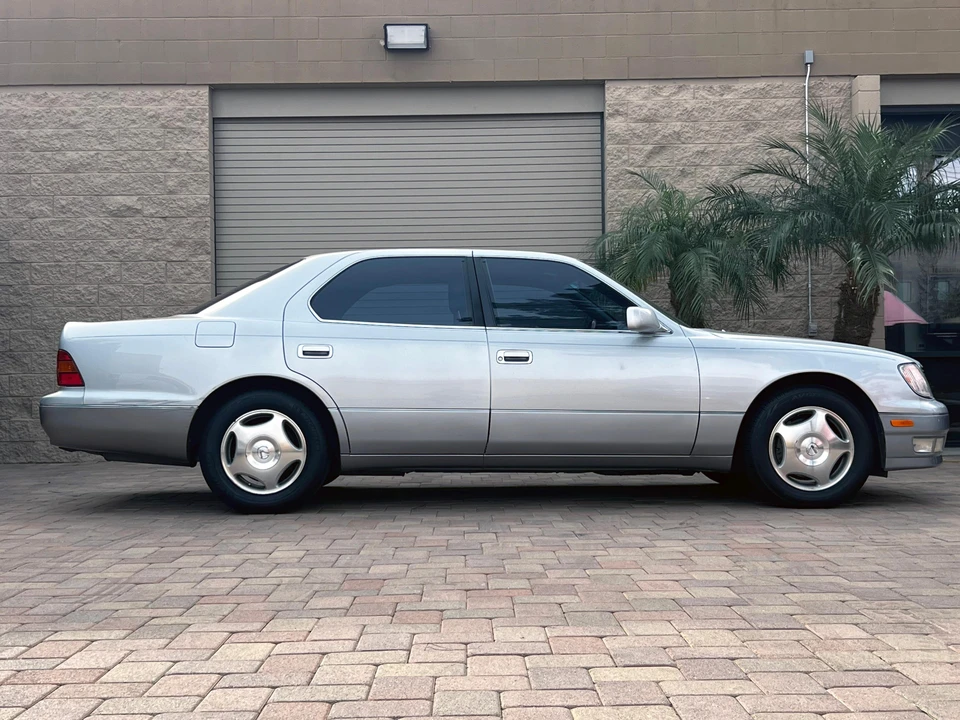 2000 Lexus LS 2nd Gen - Image 3 of 31