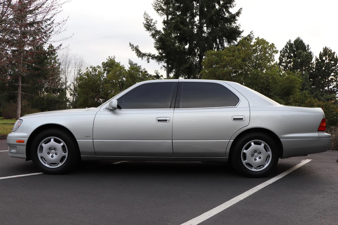 2000 Lexus LS 2nd Gen - Image 3 of 31