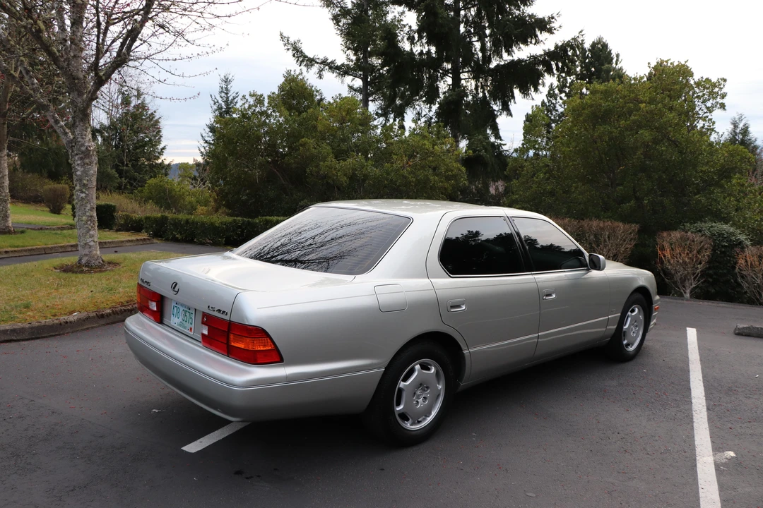 2000 Lexus LS 2nd Gen - Image 13 of 31
