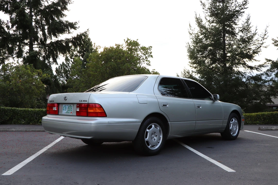 2000 Lexus LS 2nd Gen - Image 12 of 31