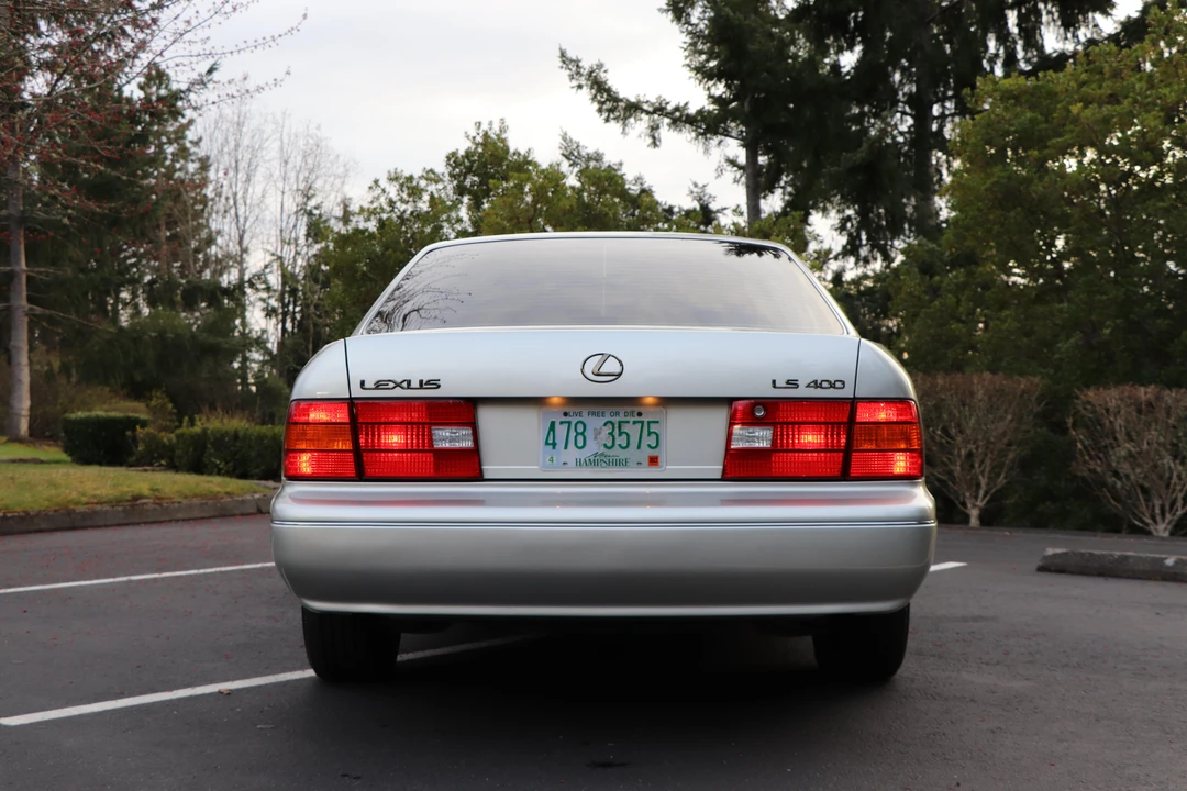 2000 Lexus LS 2nd Gen - Image 11 of 31