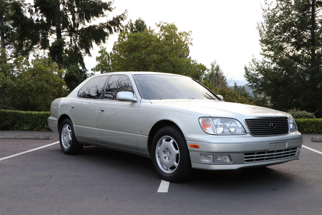 2000 Lexus LS 2nd Gen - Image 16 of 31