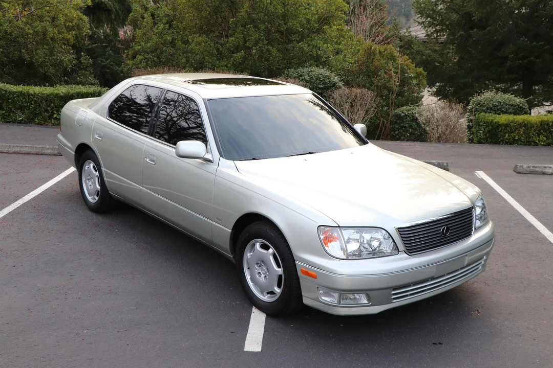 2000 Lexus LS 2nd Gen - Image 17 of 31