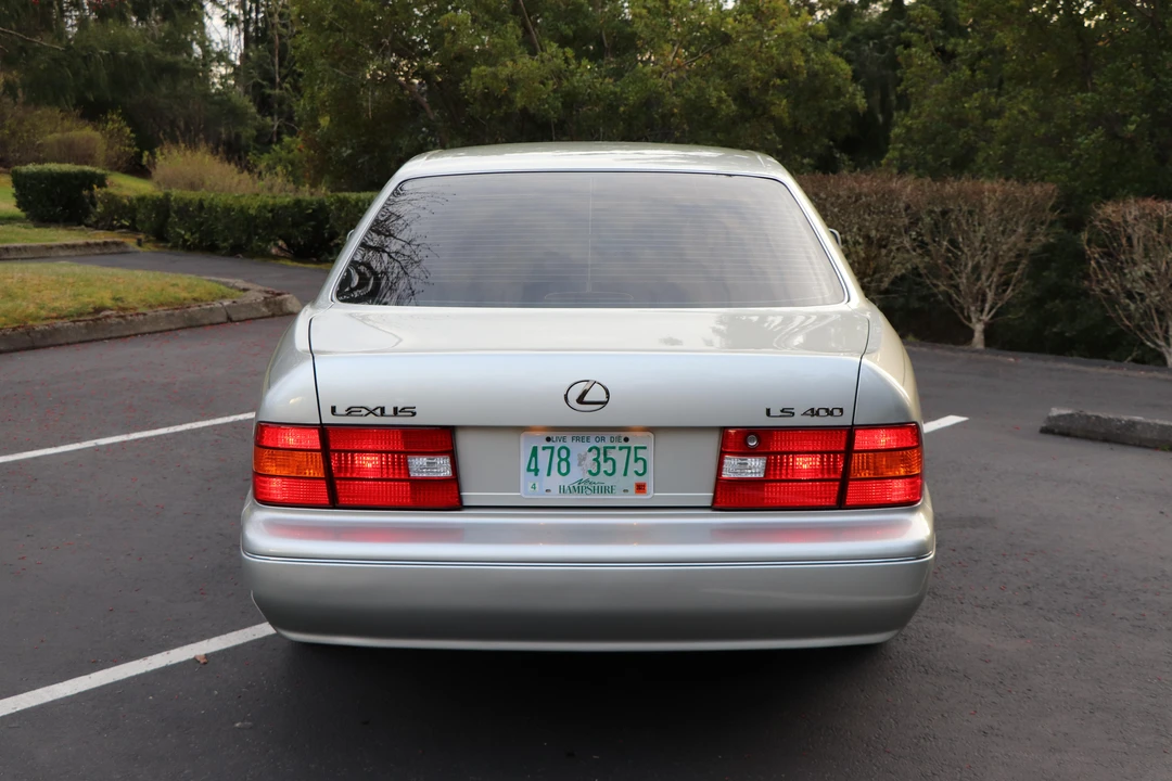 2000 Lexus LS 2nd Gen - Image 10 of 31