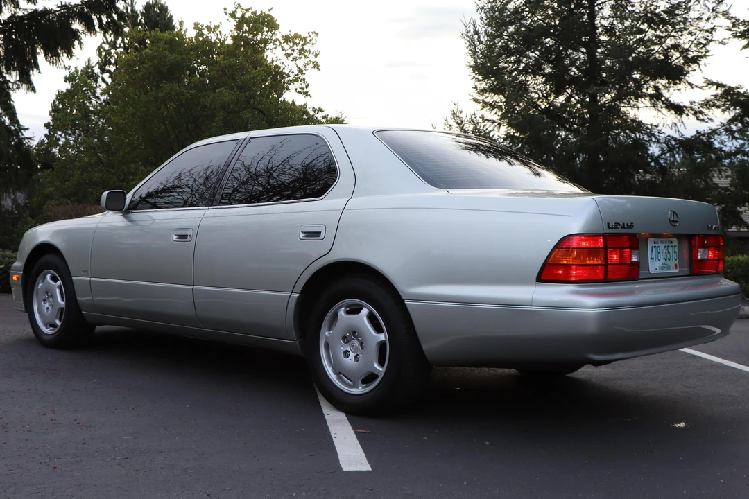 2000 Lexus LS 2nd Gen - Image 4 of 31