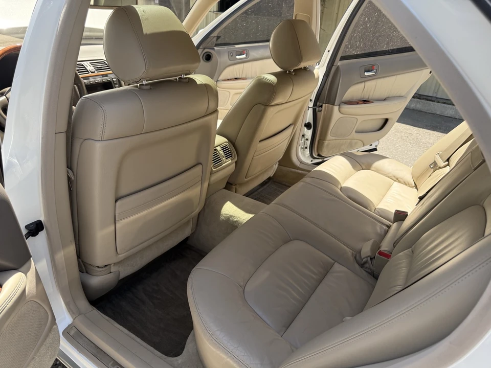2000 Lexus LS 2nd Gen - Image 12 of 16