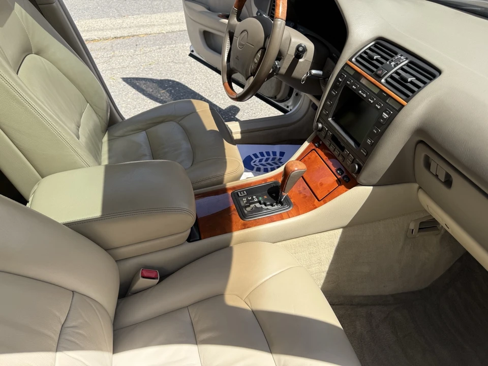 2000 Lexus LS 2nd Gen - Image 9 of 16