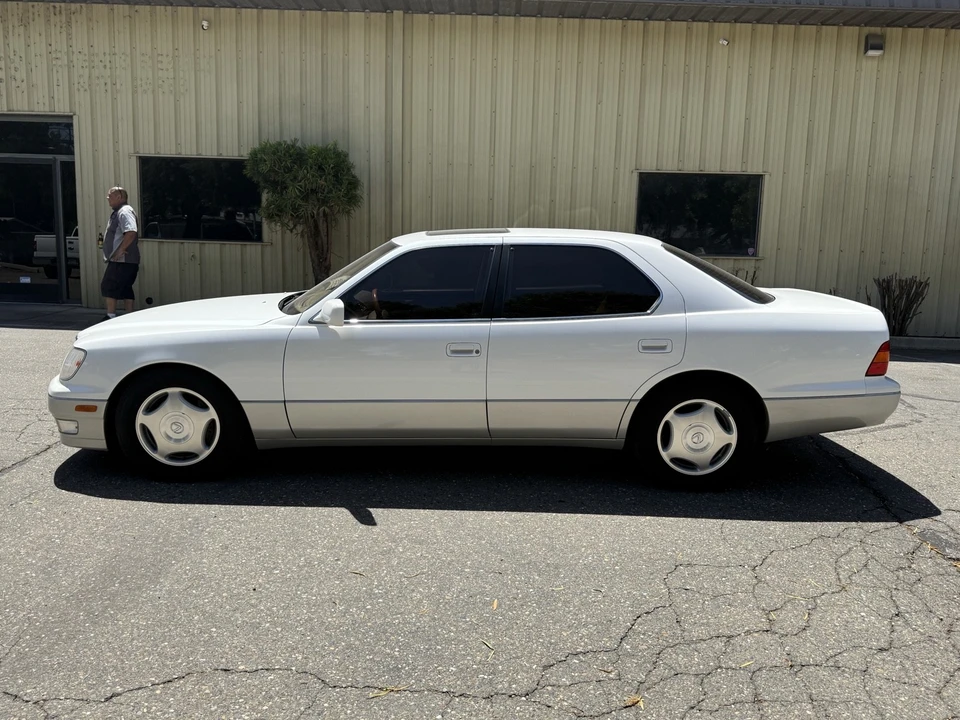2000 Lexus LS 2nd Gen - Image 3 of 16