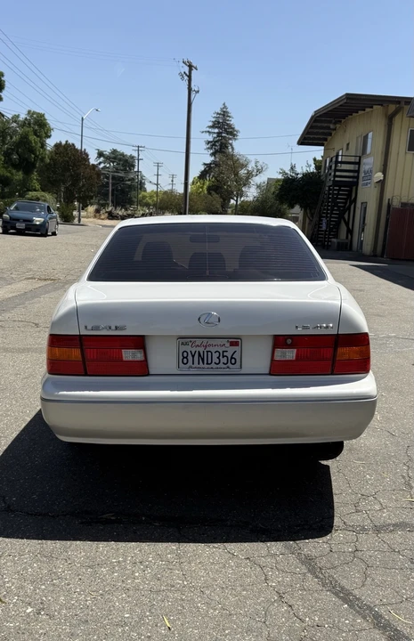 2000 Lexus LS 2nd Gen - Image 2 of 16